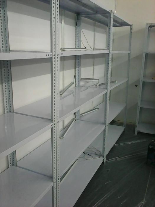 Cómo los Estantes Metálicos Pueden Transformar tu Taller con Trader Chile