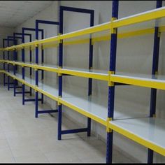 Perfecciona tu Centro de Distribución con Estantes Metálicos Galvanizados